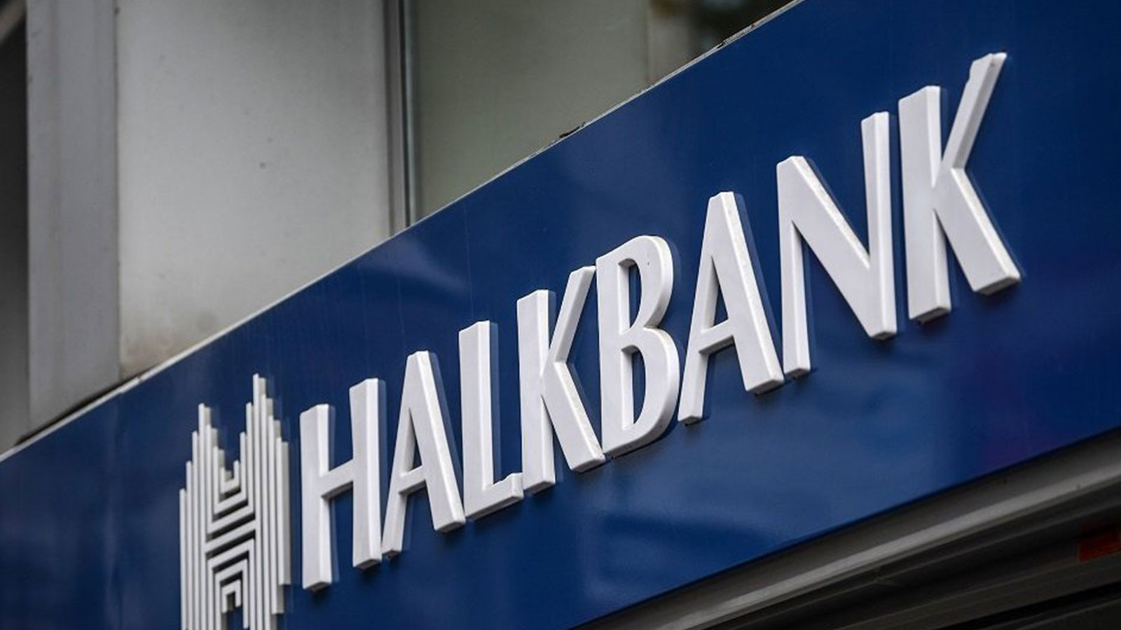 Halkbank’tan Emeklilere Özel 100.000 TL Kredi Fırsatı Gündemde! Promosyonun Yanında Nakit İhtiyacına Büyük Destek